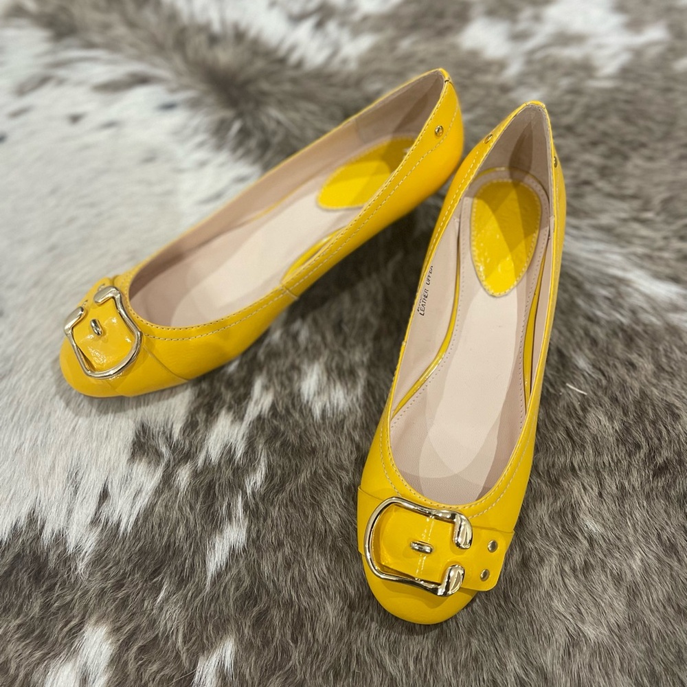 NEW N.Y.L.A. Yellow patent leather wedge with silver buckle 9.5